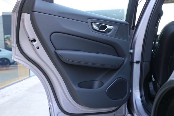 2026 Volvo XC60 Ultra B5 Dark