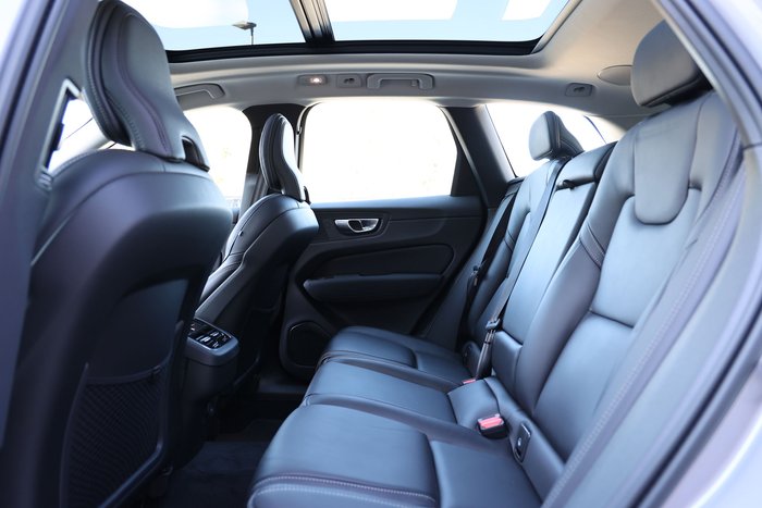 2026 Volvo XC60 Ultra B5 Dark