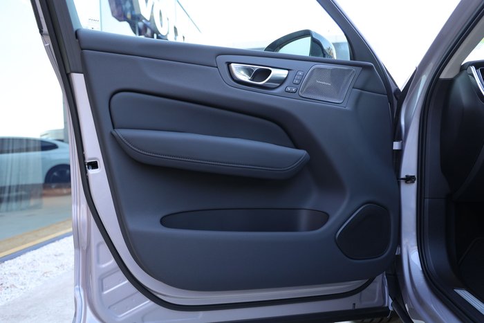 2026 Volvo XC60 Ultra B5 Dark