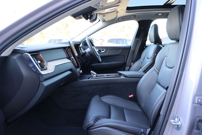 2026 Volvo XC60 Ultra B5 Dark