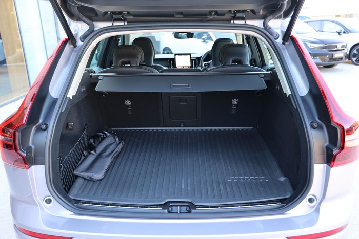 2026 Volvo XC60 Ultra B5 Dark