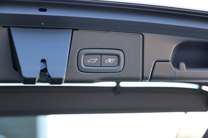 2026 Volvo XC60 Ultra B5 Dark