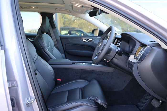 2026 Volvo XC60 Ultra B5 Dark