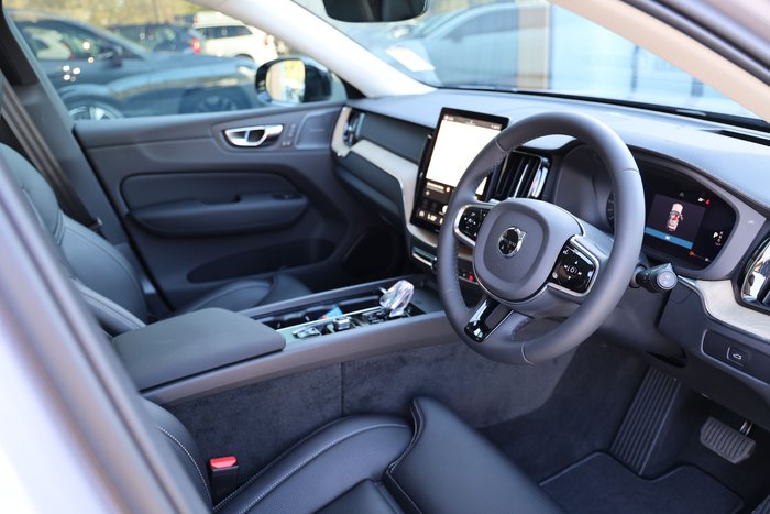 2026 Volvo XC60 Ultra B5 Dark