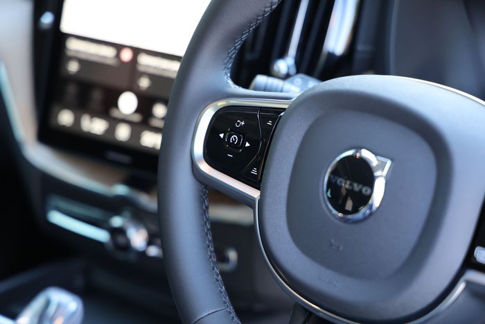 2026 Volvo XC60 Ultra B5 Dark