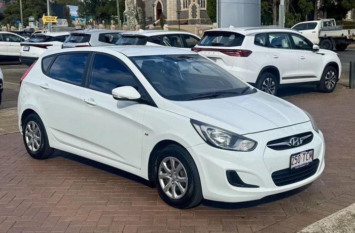2013 Hyundai Accent Active