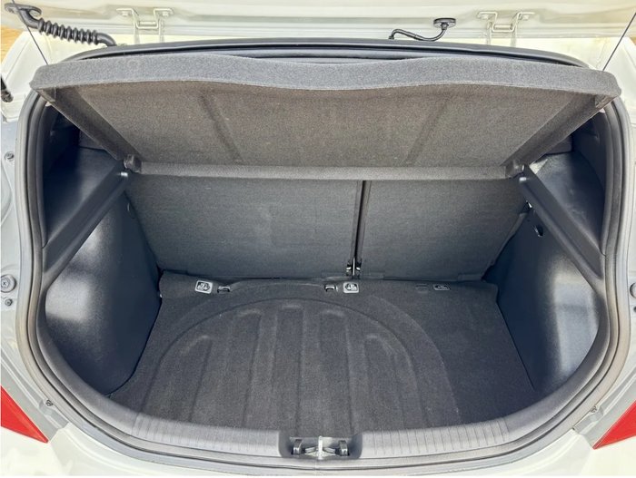 2013 Hyundai Accent Active