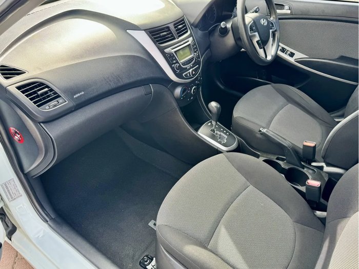 2013 Hyundai Accent Active