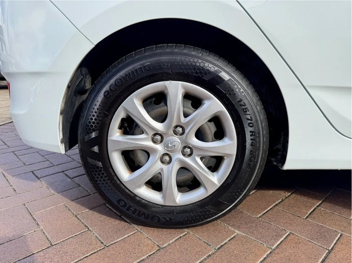 2013 Hyundai Accent Active