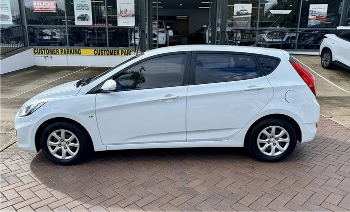 2013 Hyundai Accent Active