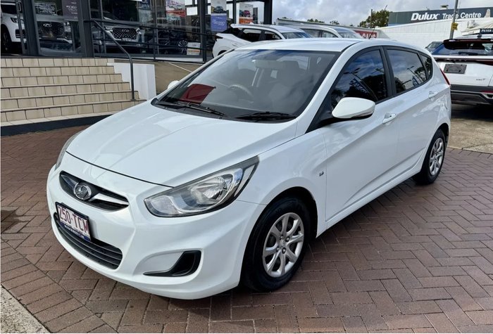 2013 Hyundai Accent Active