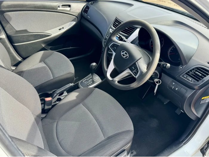 2013 Hyundai Accent Active