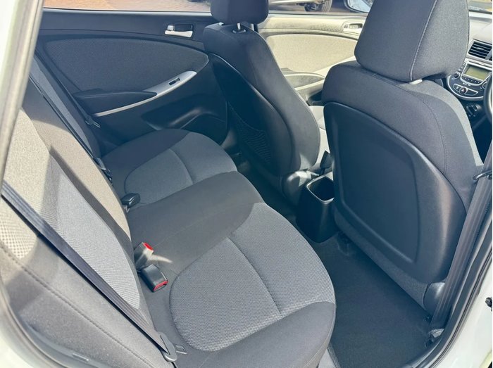 2013 Hyundai Accent Active