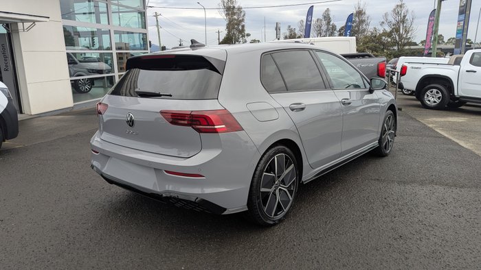 2026 VOLKSWAGEN Golf R-LINE