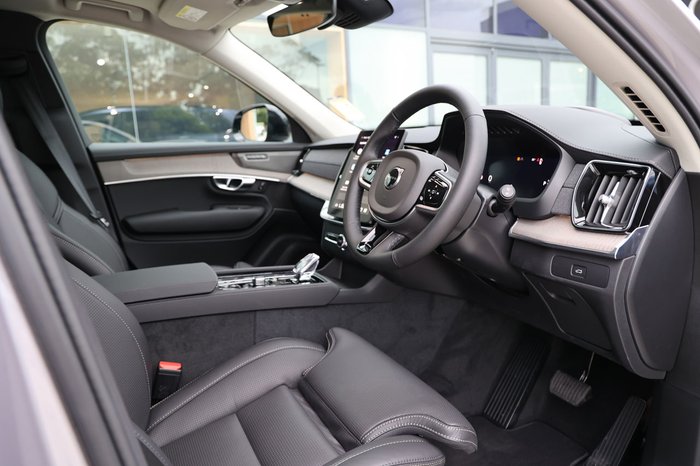 2026 Volvo XC90 Ultra B5 Dark