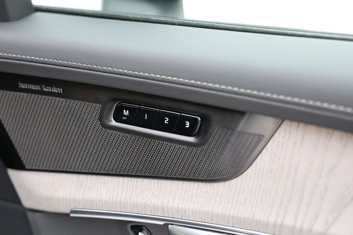 2026 Volvo XC90 Ultra B5 Dark