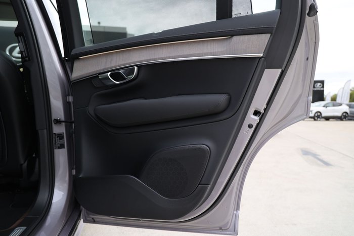 2026 Volvo XC90 Ultra B5 Dark
