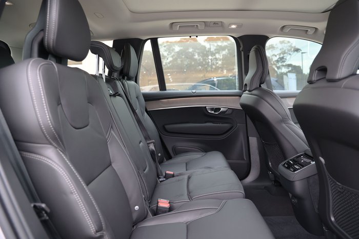2026 Volvo XC90 Ultra B5 Dark