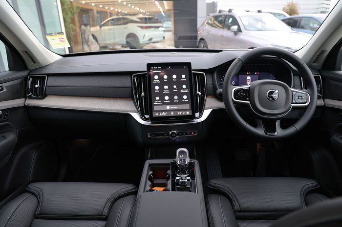 2026 Volvo XC90 Ultra B5 Dark