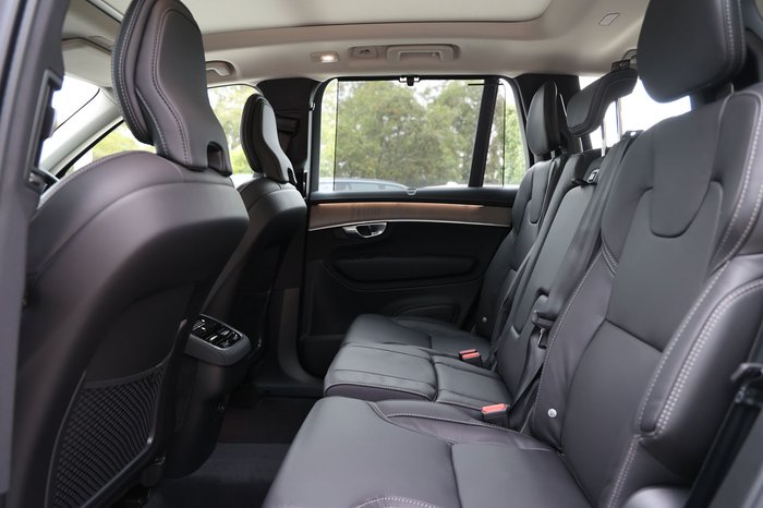 2026 Volvo XC90 Ultra B5 Dark