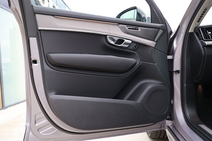 2026 Volvo XC90 Ultra B5 Dark