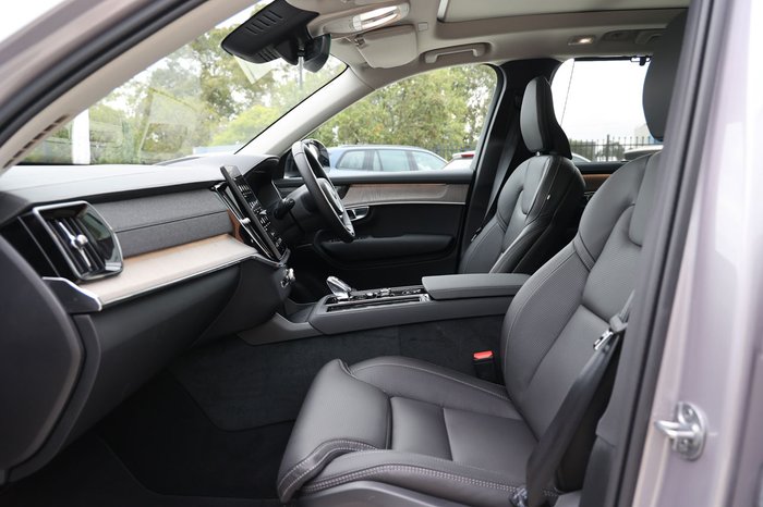 2026 Volvo XC90 Ultra B5 Dark