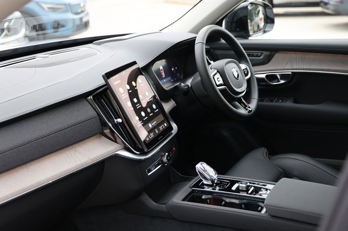 2026 Volvo XC90 Ultra B5 Dark