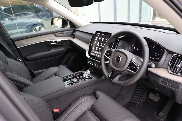 2026 Volvo XC90 Ultra B5 Dark