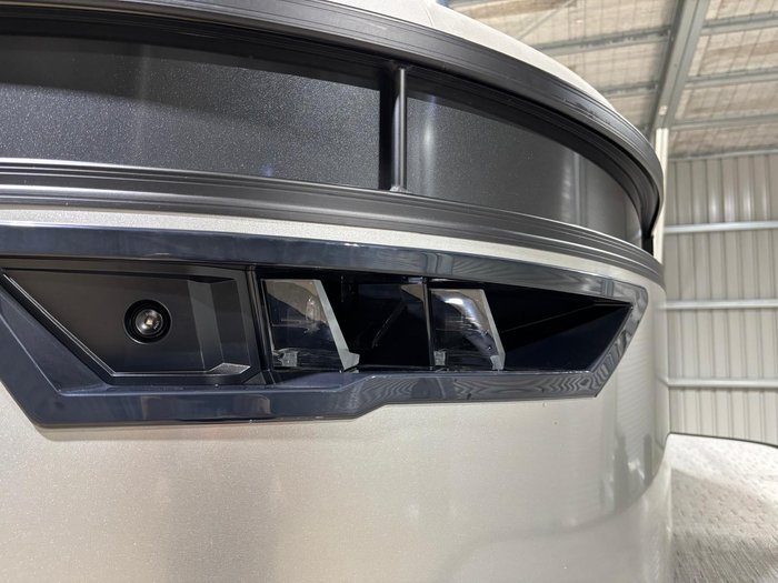 2023 BEN 24LX METALLIC SILVER