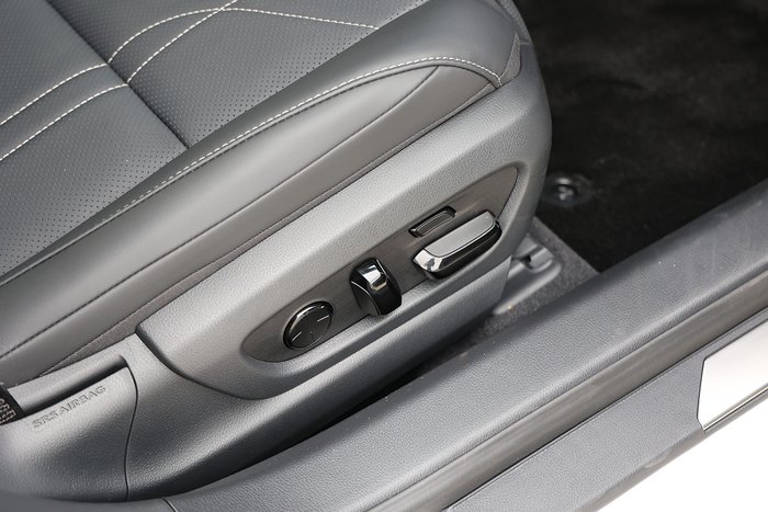 2025 Lexus ES300h ES300h Luxury 2.5L Hybrid Auto CVT Sedan 2E62810 002