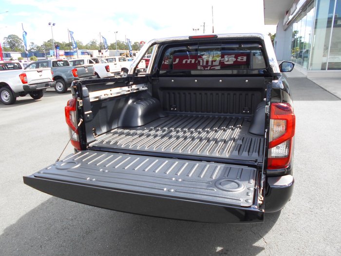 2025 Nissan Navara ST-X