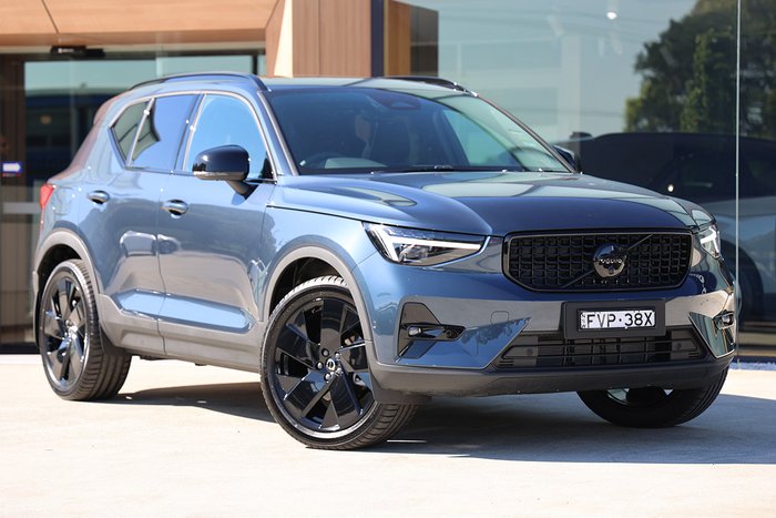 2025 Volvo XC40