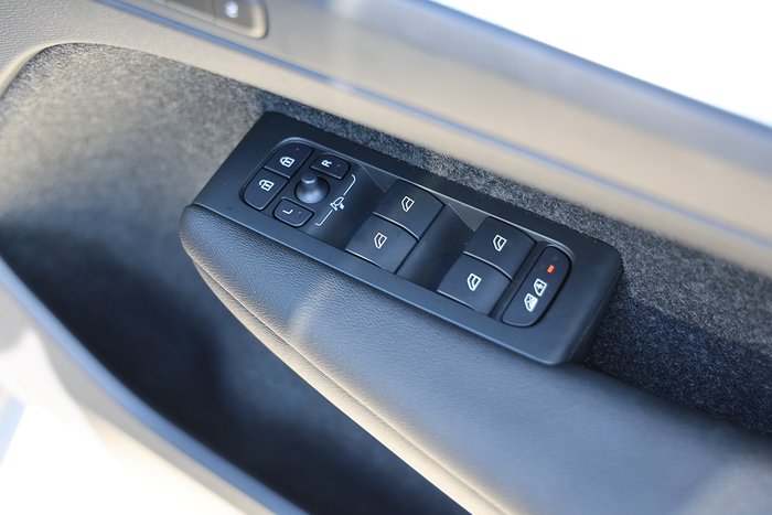 2025 Volvo XC40 Ultra B4 Dark