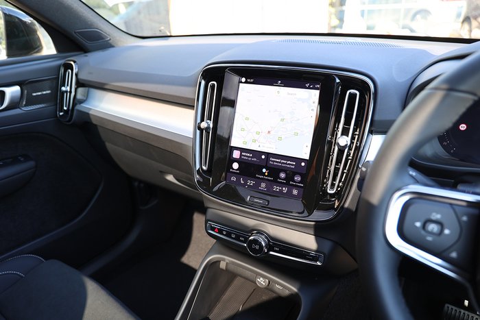 2025 Volvo XC40 Ultra B4 Dark