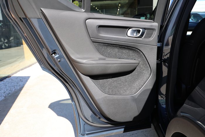 2025 Volvo XC40 Ultra B4 Dark