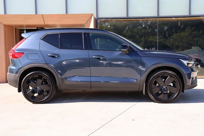 2025 Volvo XC40 Ultra B4 Dark