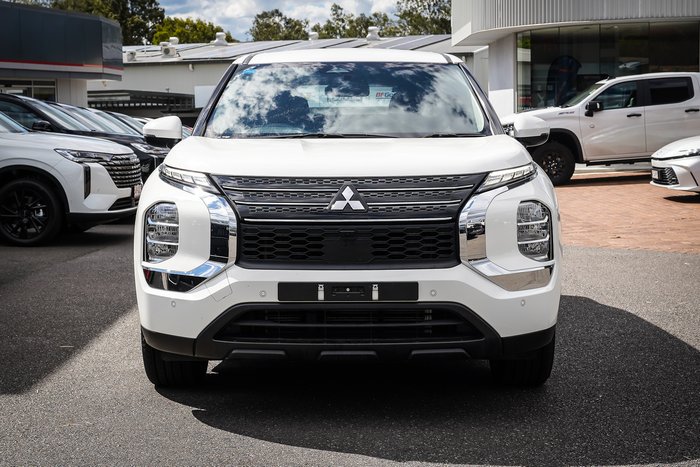 2024 MITSUBISHI OUTLANDER ES 7 SEAT (2WD)