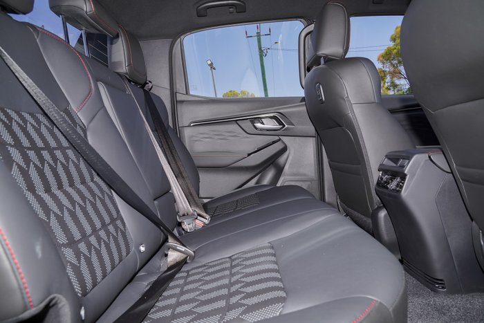 2025 Isuzu D-MAX X-TERRAIN