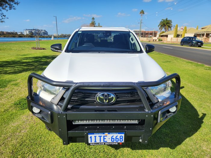 2022 Toyota Hilux SR