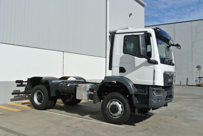 MAN TGM 18.320 4x4 Spreader Spec