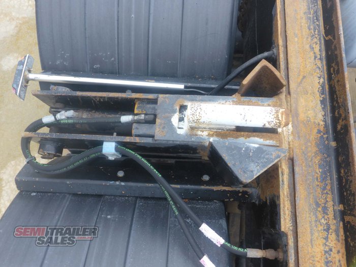 2009 WESE Skip Bin Dog Trailer