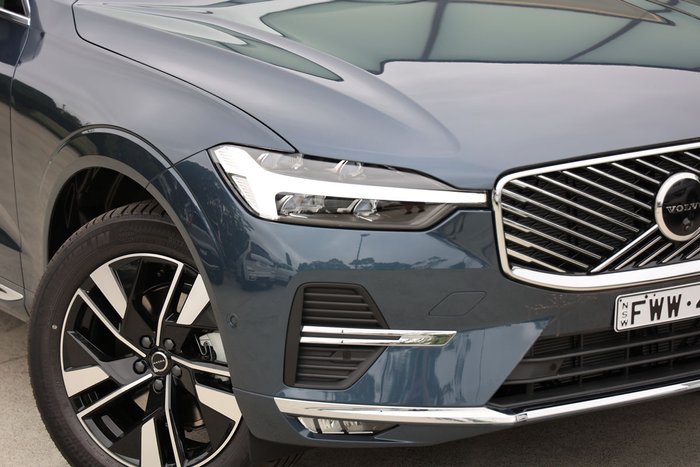 2025 Volvo XC60 Plus B5 Bright