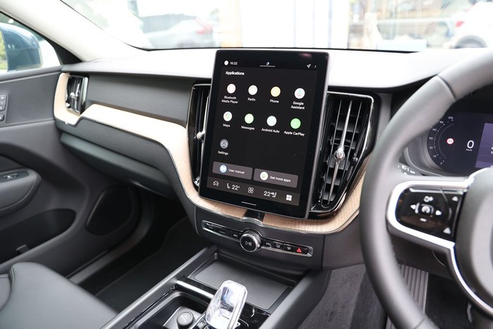 2025 Volvo XC60 Plus B5 Bright