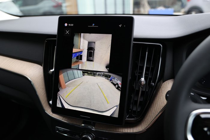 2025 Volvo XC60 Plus B5 Bright