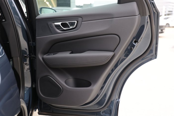 2025 Volvo XC60 Plus B5 Bright