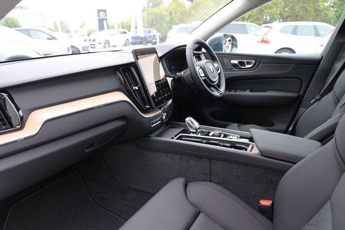 2025 Volvo XC60 Plus B5 Bright