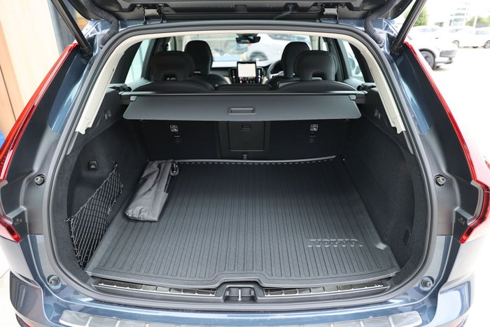 2025 Volvo XC60 Plus B5 Bright