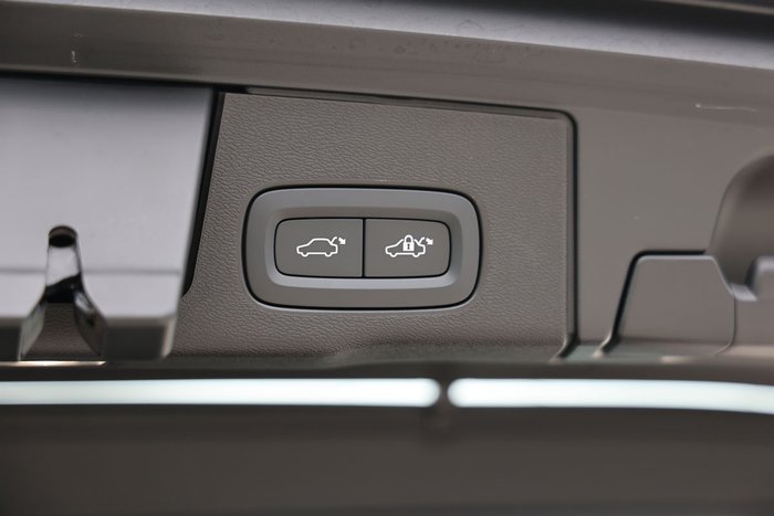 2025 Volvo XC60 Plus B5 Bright