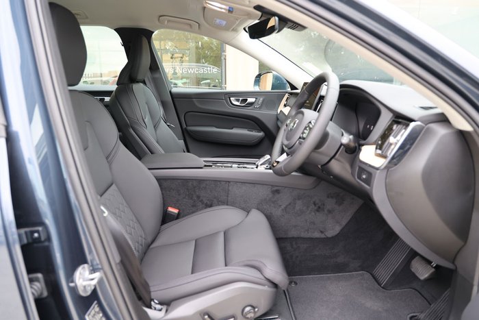 2025 Volvo XC60 Plus B5 Bright