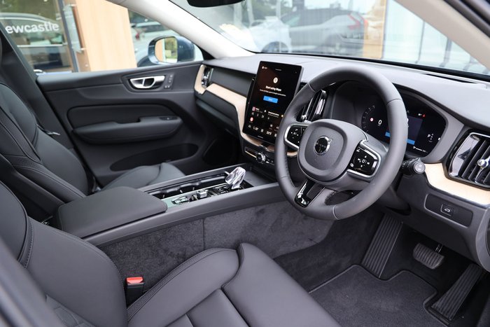 2025 Volvo XC60 Plus B5 Bright